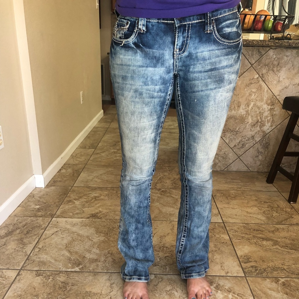 {Ariya} Low Rise Acid Wash Boot Cut Jeans - Picture 1 of 4